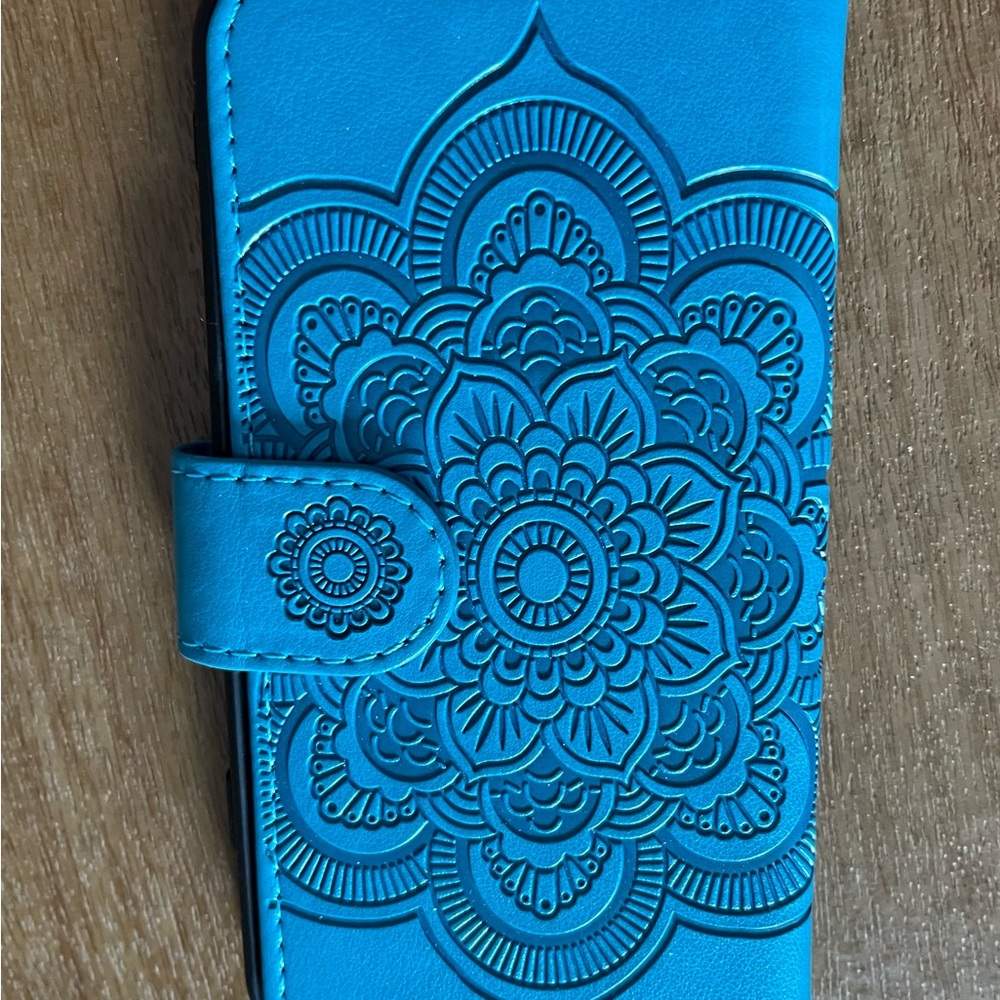 Magnetic close Leather IPhone wallet fits iPhone 7 or 8 in Turquoise color.